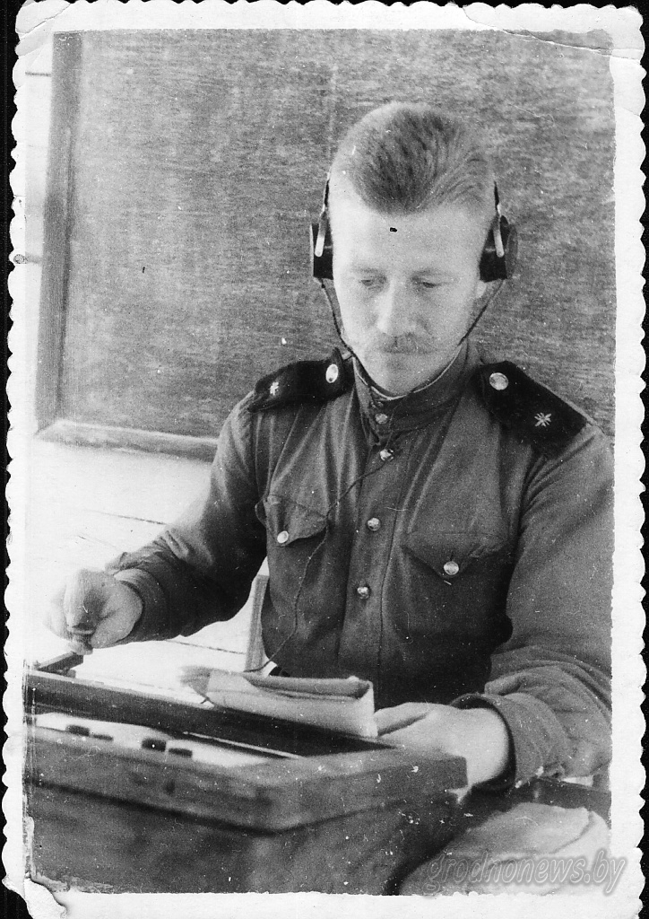 Учеба воинов-связистов, кон.1940-х-1950-е гг..jpg Учеба воинов-связистов, кон.1940-х-1950-е гг..jpg
