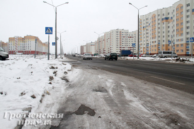 Выпавший в Гродно снег, снова  доставил неприятности водителям (ФОТО)