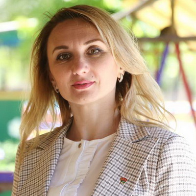 Анна Саросек