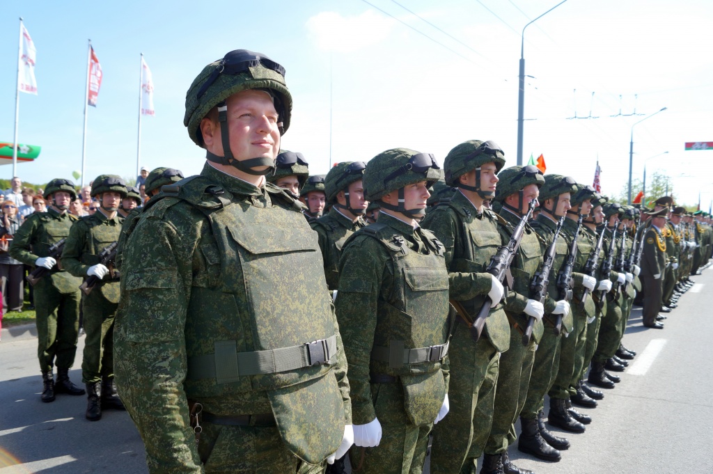 В строю - военнослужащие 6-й гв. омбр.JPG