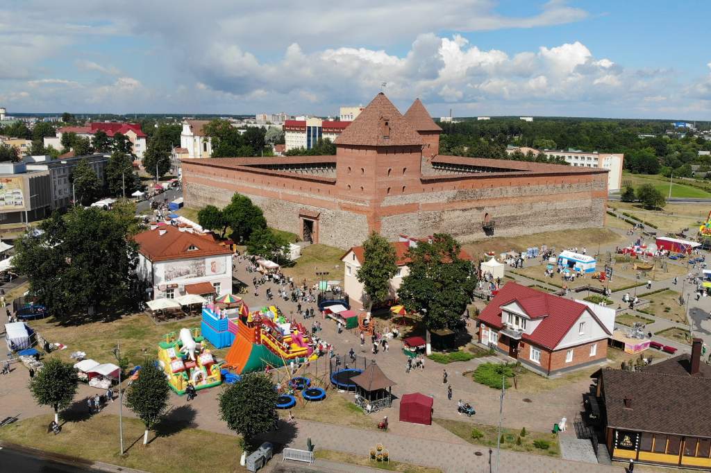 232859-02.jpg