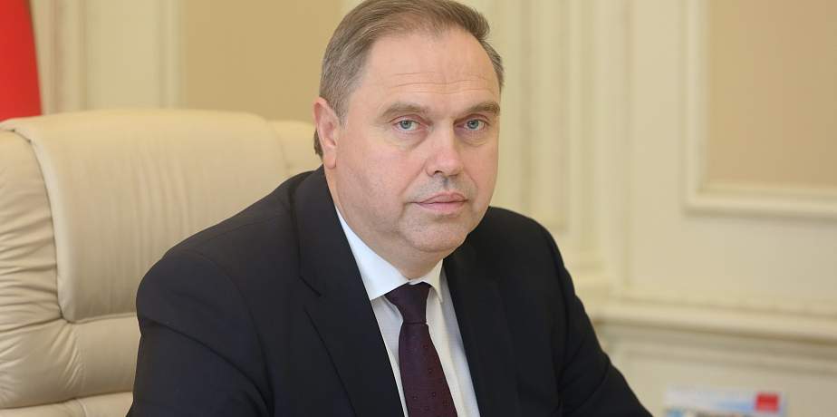Двигаться вперед важно  эволюционным путем,  сохраняя лучшее из того,  что было наработано,  и корректируя то,  что нас не устраивает