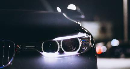 BMW стоимостью 1000 долларов. Как столичная дама поверила аферисту и лишилась машины