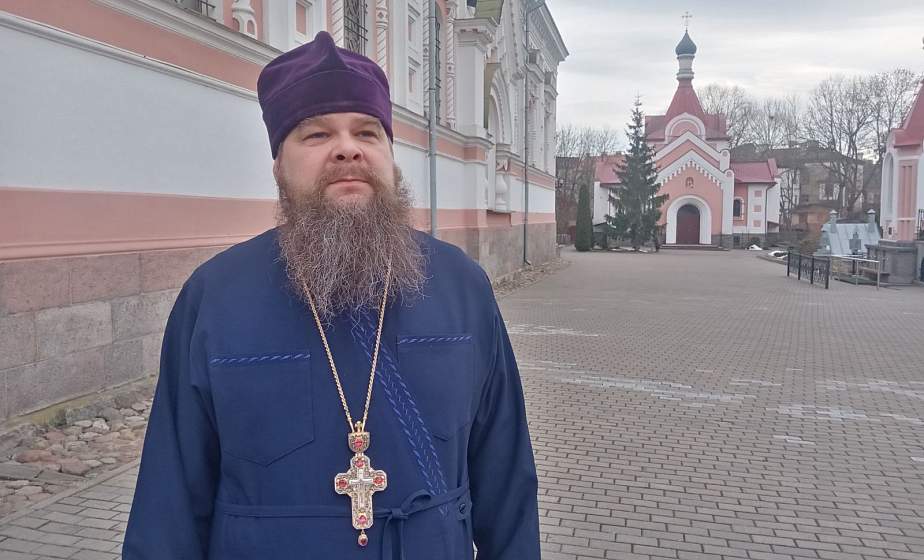 Церковь постоянно совершает молитву о народе, о том, чтобы он жил в мире и согласии, в созидательном труде Церковь постоянно совершает молитву о народе, о том, чтобы он жил в мире и согласии, в созидательном труде