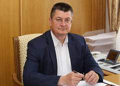 Представители местных органов власти должны уметь найти подход к каждому человеку, который обратился к ним за помощью
