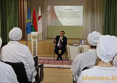 Первый заместитель Главы Администрации Президента Владимир Борисович Перцов пообщался с учащейся молодежью Слонимского медколледжа