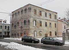 Пустующий дом по улице Карла Маркса ждет реконструкцию