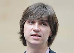 Неизвестный напал на худрука Большого театра России, облив его лицо кислотой