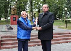 Нам даверана памяць. Землякі Героя Савецкага Саюза Паўла Пятрова наведалі Дзятлаўшчыну