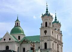 "Гродно в формате тифло". Экскурсию в Фарный костел организовали для незрячих горожан