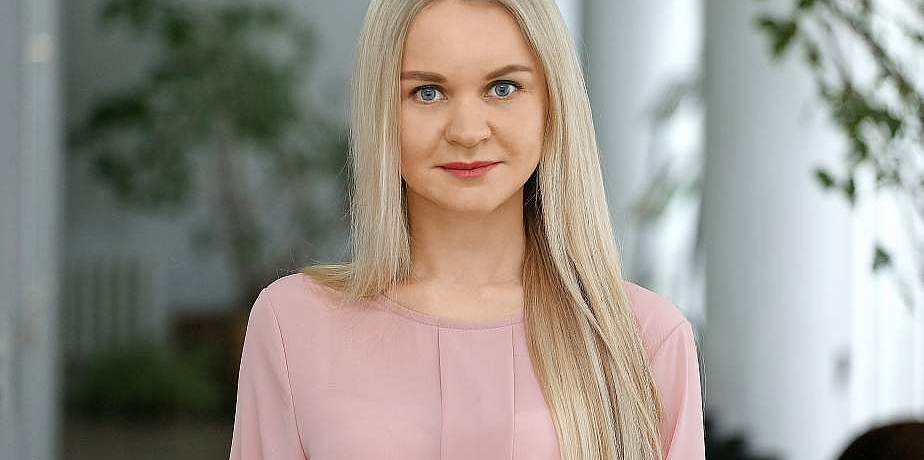 Хто не імкнецца наперад, робіць крок назад