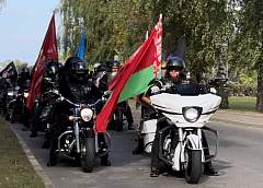 Заезд мотоциклистов и фаер-шоу: закрытие мотосезона в Гродно собрало около 500 байкеров