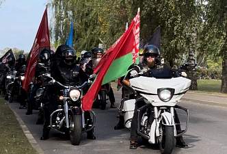 Заезд мотоциклистов и фаер-шоу: закрытие мотосезона в Гродно собрало около 500 байкеров